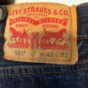 LEVI'S 501 CLASSIC FIT 42X32